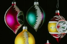 Christmas essential oils for Christmas cheer - image